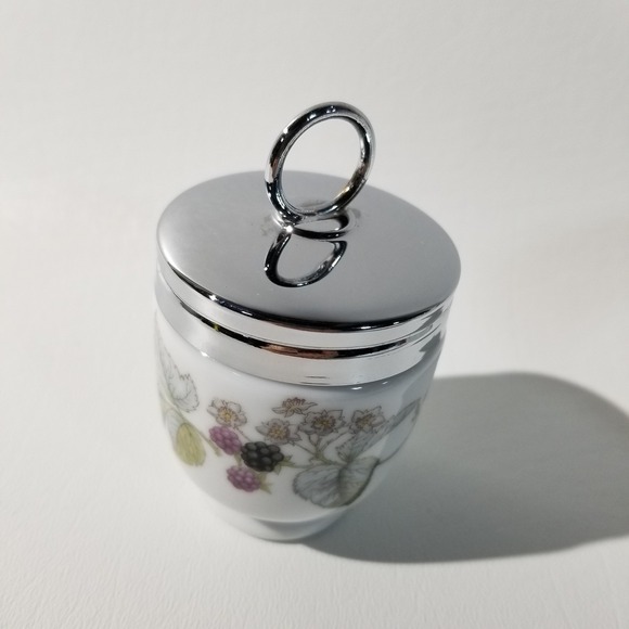 Royal Worcester Porcelain Egg Cup with Lid Made in England Brambles - Picture 5 of 9
